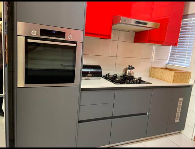 3 BEDROOM TOWNHOUSE FOR SALE IN HEUWELSIG ESTATE